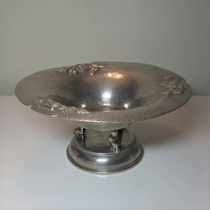 Mid-century Art Deco style pewter pedestal bowl centre piece by Neo Tenn Norge