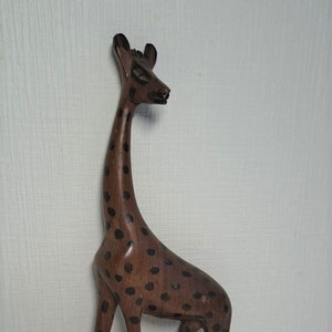 Stunning Vintage Hand Carved Giraffe – African Wooden Sculpture – 8&#39;&#39; Tall – Perfect Condition