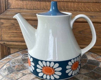 Mid century Turi Design Daisy Tea Pot, made by Figgjo Flint Norway