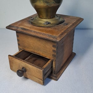 Vintage Coffee Grinder Machine – Rustic Wooden & Metal Kitchen Decor – Countryside Style – 9''