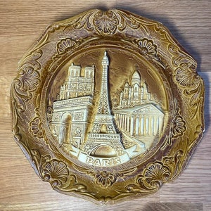 Vintage Paris carved wooden resin 3D wall plate plaque 9&#39;&#39; diameter