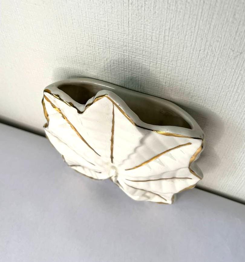 1950年代ヴィンテージ メープルリーフ 壁掛けポケット花瓶 – 24K