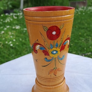 Seltener Vintage handbemalter Rosemaling Kelch aus Holz, hergestellt in Norwegen, Odda