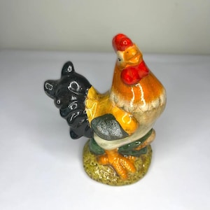 Vintage Ceramic Rooster Figurine 7&#39;&#39; – Hand-Painted Farmhouse Decor