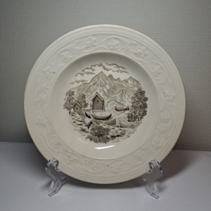 Assiette à soupe antique Rörstrand, demi-pinte brune avec paysage de pêche, fabriquée en Suède en 1888 – 1907