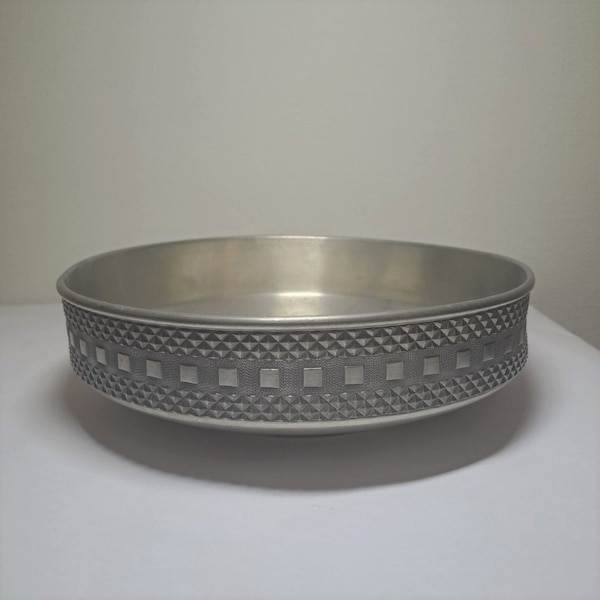 Large mid-century Norwegian pewter tin bowl, made by Mid Century Modern AKSEL HOLMSEN, 9.5"