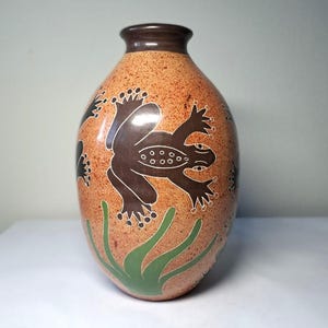 San Juan De Oriente Pottery Nicaragua Carved Pot - Roosters