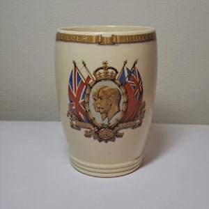 Rare antique King George V & Queen Mary Silver Jubilee souvenir mug, Collectible 1910-1935 Royal Cup, Made in England, 4 2/4&#39;&#39;
