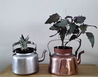 Zwei Vintage Metall Teekannen // Shabby Dekor // Kupfer und Aluminium Teekannen ohne Deckel