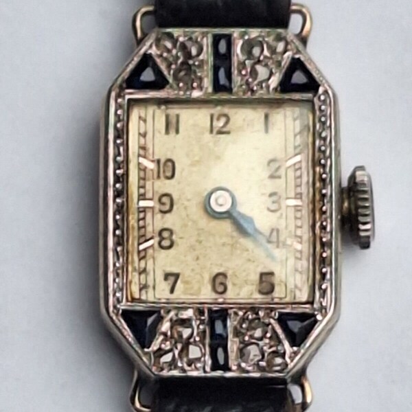 Antique montre en or gris 18 carats avec saphires et diamant roses