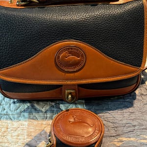 Bolso Dooney Bourke de 3 piezas en cuero azul marino oscuro/marrón con monedero y llavero