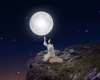 Harmonising Moon Healing with the lunar phases . Personalised Moon Reading . Moon Energy. Goddess Energy .