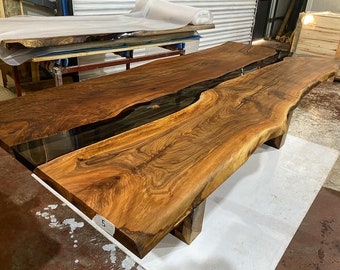 Mesa de comedor de madera con borde vivo y epoxi gris ahumado, mesa de centro, mesa de madera maciza, mesa de río de resina, mesa auxiliar de epoxi, 100 % HECHA A MANO