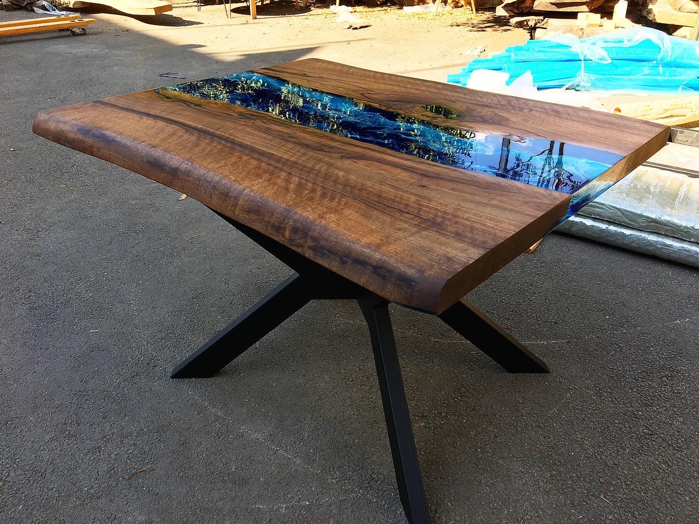 カスタムオーダー 3D ウォールナット ナチュラルエッジ テーブル