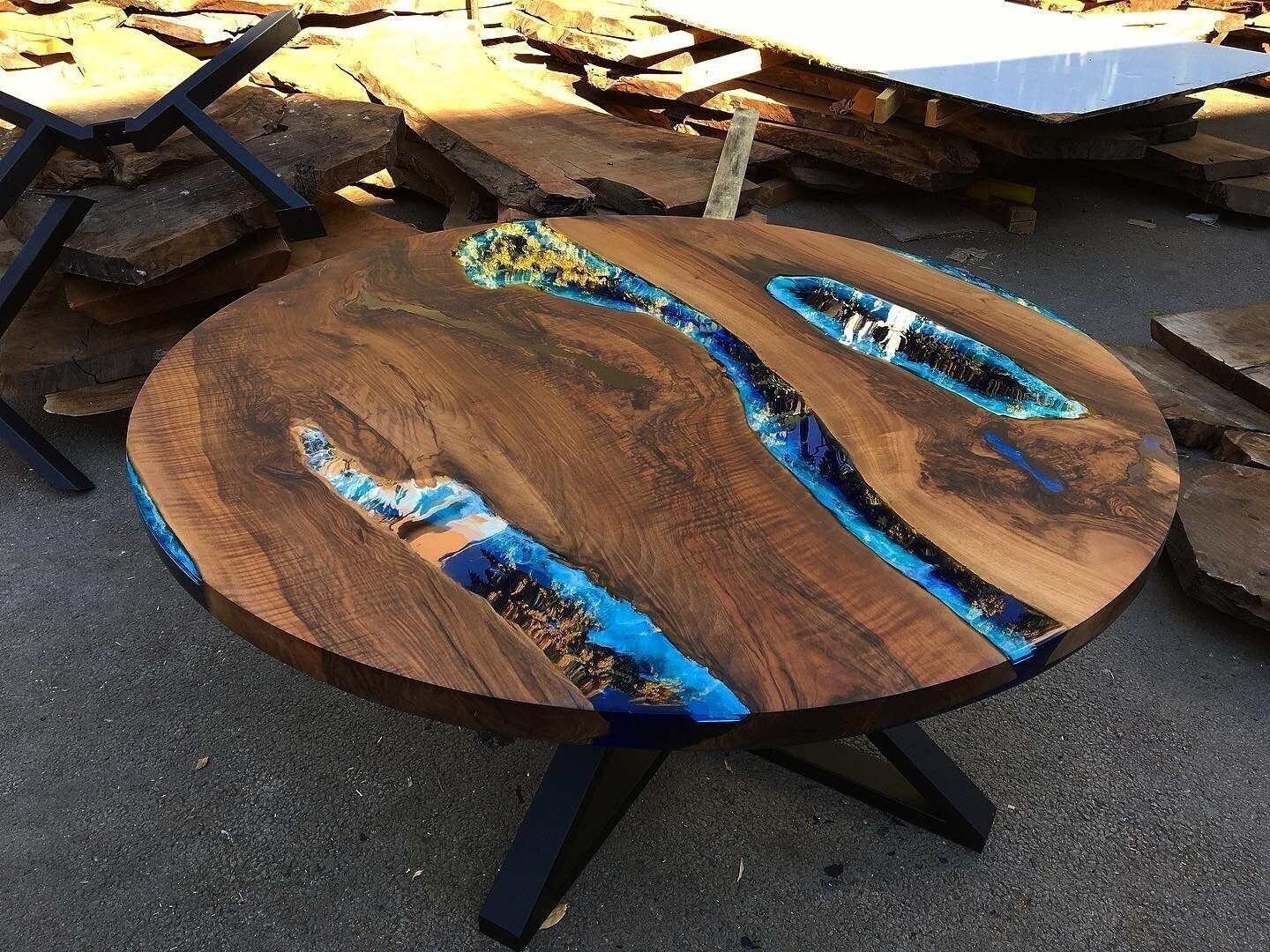 Kundenspezifischer Auftrag Walnuss-Durchmesser Runder Blue River Epoxy Tisch, Ozeantisch - Esstisch, Couchtisch, KonferenzBürotisch,% 100 HANDMADE