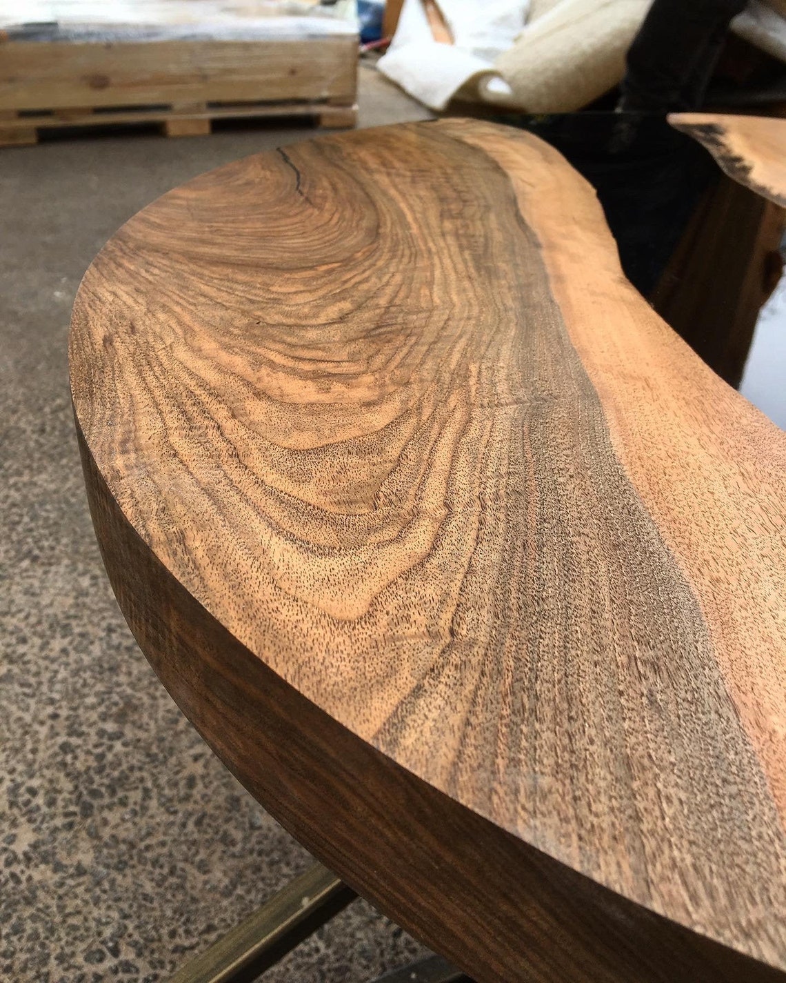 Walnuss Schwarz Epoxy Diamater Rundtisch Live Edge | Etsy