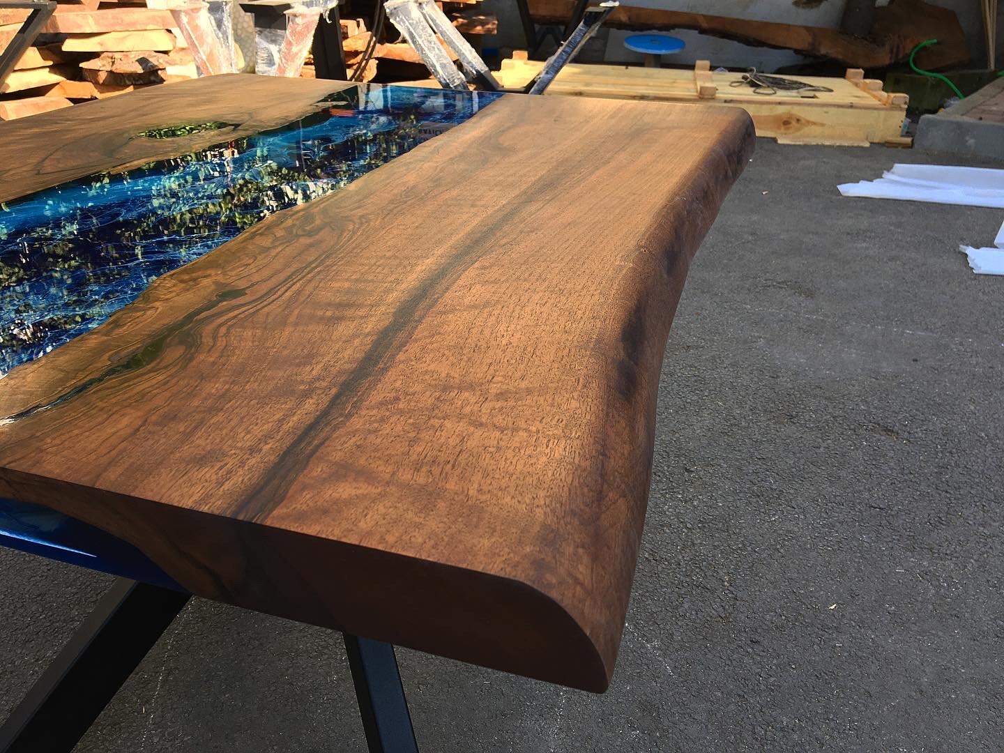 カスタムオーダー 3D ウォールナット ナチュラルエッジ テーブル