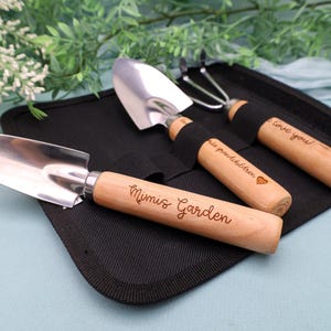 Customized Garden Trowel and Rake, Personalized 3 Piece Garden Tool Set, Gardening Tools Kit, Gardening Gifts for Gardener, Gift for Dad Mom