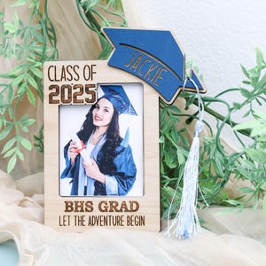Custom Picture Frame, Personalized Graduation Gift, Class of 2025, Custom Senior Gift, Grad Photo Frame with Cap, Graduation Keepsake Sign