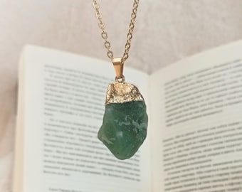 Raw Green Aventurine Crystal Necklace October Birthstone Minimalist Chain Necklace with Aventurine Prosperity Healing Crystal