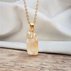 Rohe Citrin Halskette, Geschenk für sie, Gold Charm Citrin Geburtsstein Halskette, minimalistische Heilung Kristall Kette Halskette