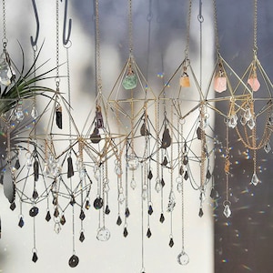 Crystal Suncatcher Air Plant Holder Accessories Decor, Plant Mom Gift, Plant Hanger Indoor, Geometric Crystal Suncatcher Mobile Wind Chimes.