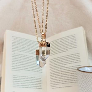 Raw Clear Quartz Crystal Necklace Minimalist Chain Necklace with Clear Quartz Healing Crystal, April Birthstone Necklace Gift for Her