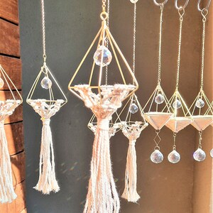 Rainbow Maker Crystal Suncatcher Home Window Decor, Crystal Ball Sun Catcher Air Plant Holder Macrame Plant Hanger Aesthetic Room Decor