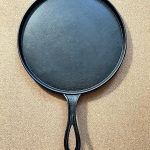 1800s Semi-fancy Cast Iron Griddle #7