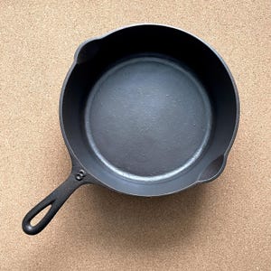 Unmarked #8 Deep Cast Iron Skillet