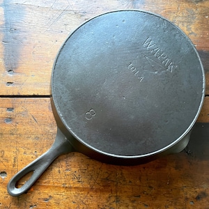 Wapak #8 Cast Iron Skillet - Z Logo (Cracked, For Display Only)
