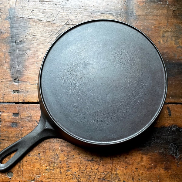 Wagner #7 Cast Iron Skillet w/Heat Ring (Unmarked)