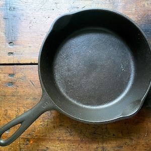 Wagner #5 Cast Iron Skillet (Unmarked)