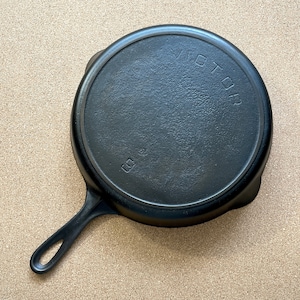 Griswold Victor #9 Cast Iron Skillet  **Read Description**