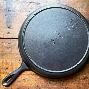 Lodge #10 Cast Iron Skillet with Heat Ring