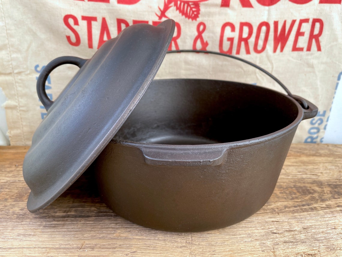 Crescent Foundry 8 Cast Iron Dutch Oven w/Beehive Lid Etsy