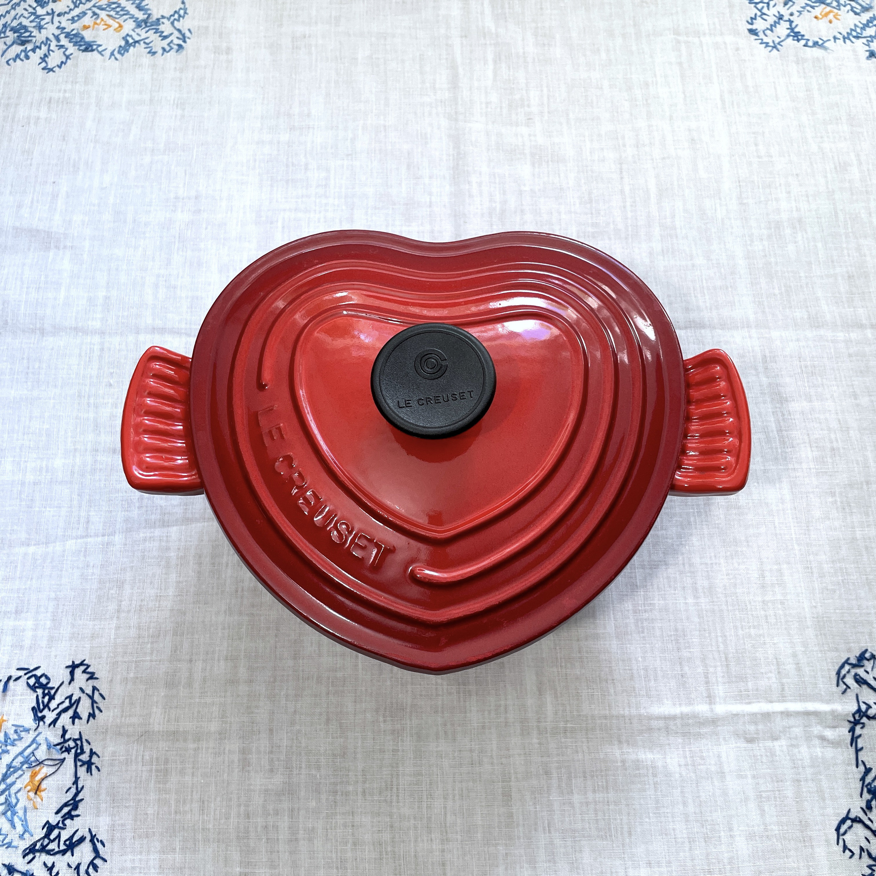 Le Creuset Cast-Iron Heart-Shaped Dutch Oven