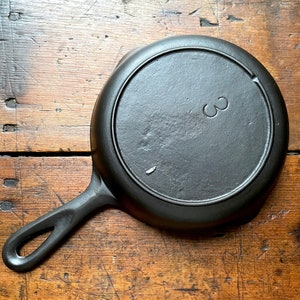Lodge 1930s Single notch #3 Cast Iron Skillet