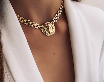 Statement choker. lion women necklace, lion chunky choker, vintage lions necklace, vintage link chain choker, gold trendy choker