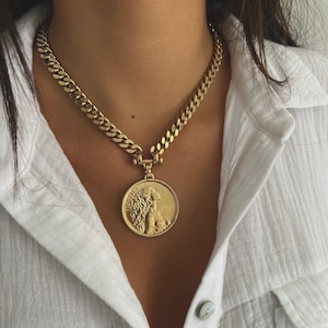 Medallion necklace , statement necklace, curb link necklace, gold chunky necklace, vintage jewelry