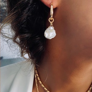 Pearls earrings, gold and pearls earrings, twisted hoops earrings, image 1