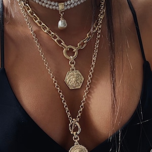 Gargantilha de ouro grossa, colar com fecho de alavanca, colar de ouro e pérolas, colar de moedas de flor de lis, colar de leão, conjunto de colar de destaque.