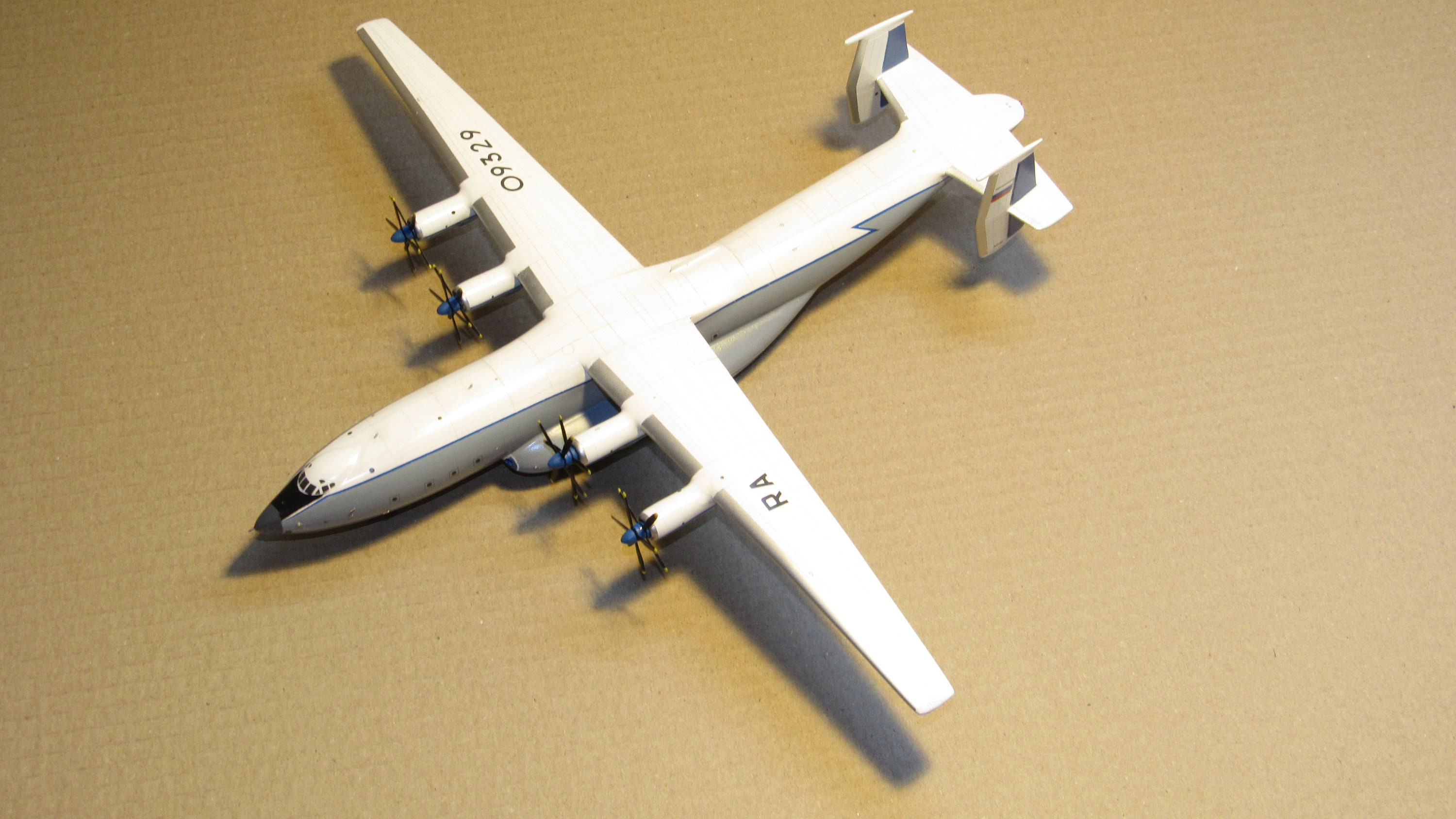 アントノフ An-22「アンテイ」モデル：1/200スケール、スクラッチ