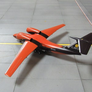 An-72 1-200スケールのモデル。さまざまな塗装。パイロットへのプレゼントやコレクションに加えるのに最適です。