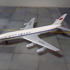 Ilyushin Il-86 Model Airplane: Aeroflot Livery, 1/200 Scale