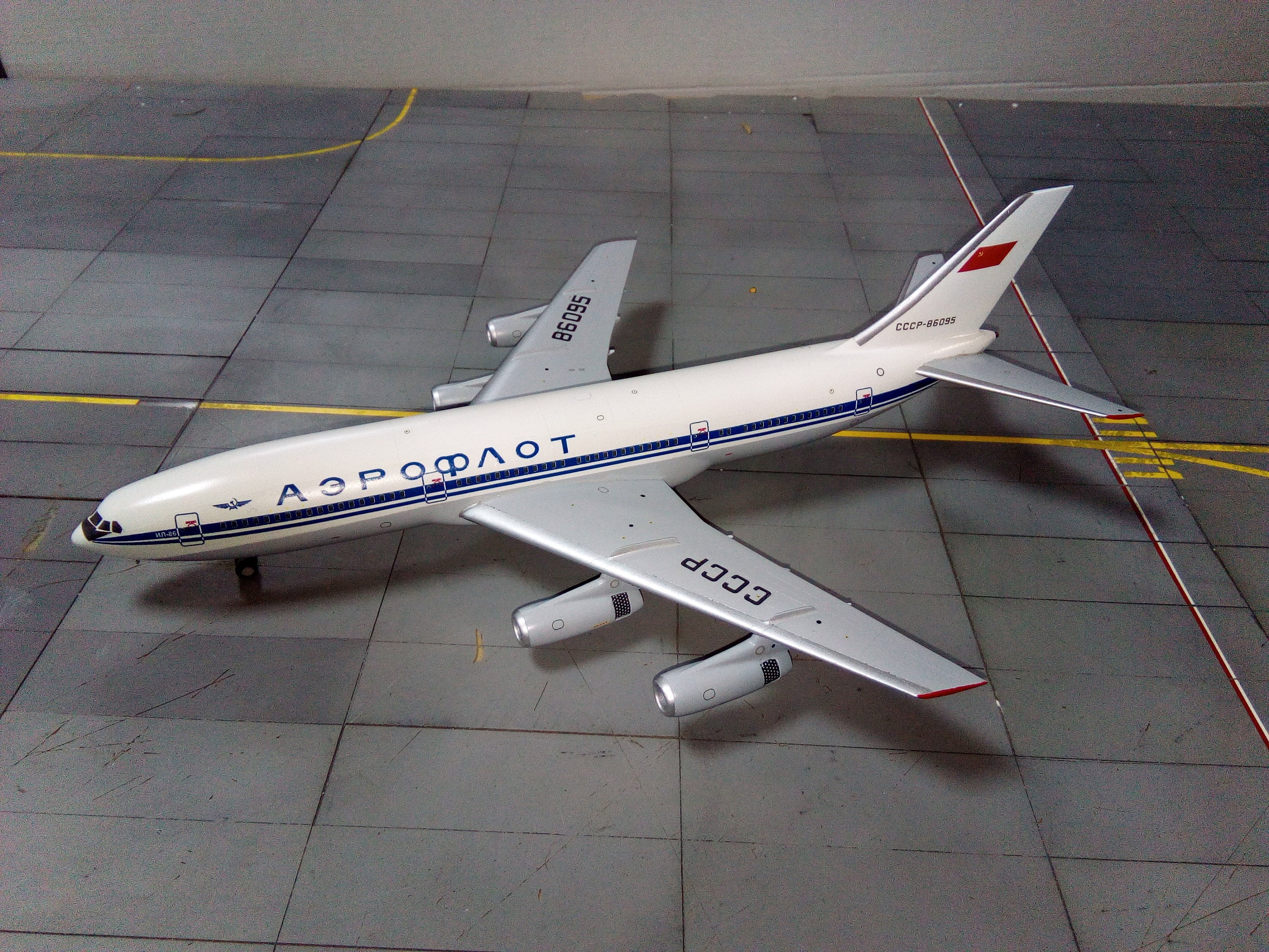 Ilyushin Il-86 Model Airplane: Aeroflot Livery, 1/200 Scale - Etsy