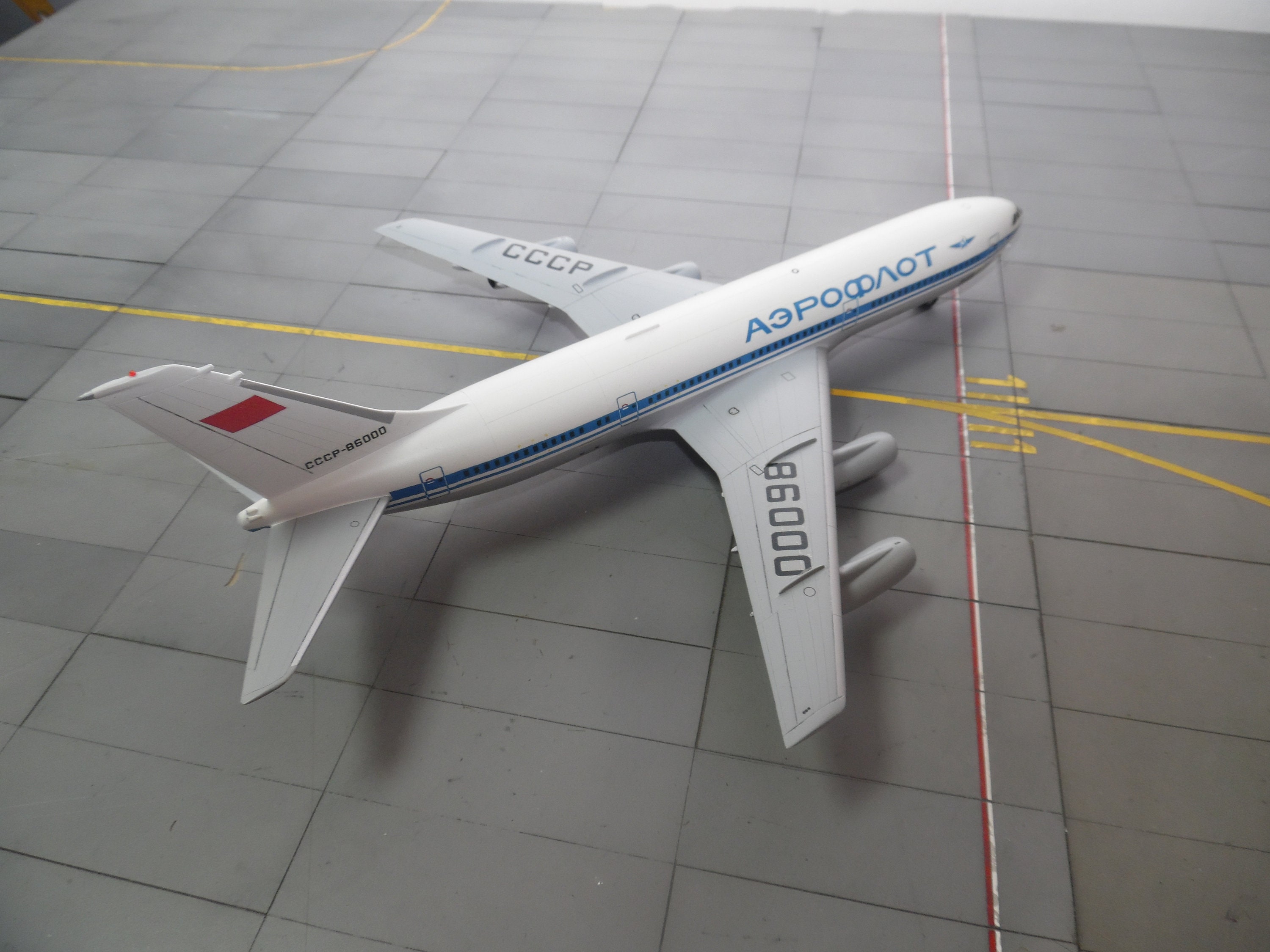 Ilyushin Il-86 Model Airplane: Aeroflot Livery, 1/200 Scale - Etsy