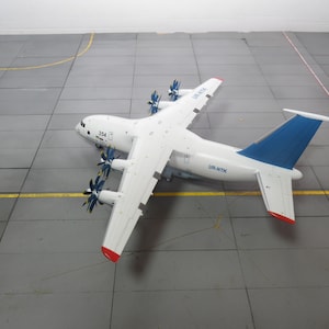 1\200スケールのアントノフ An-70。詳細なモデル、アントノフの塗装が施されており、パイロット、航空愛好家、コレクションに最適なプレゼントです。