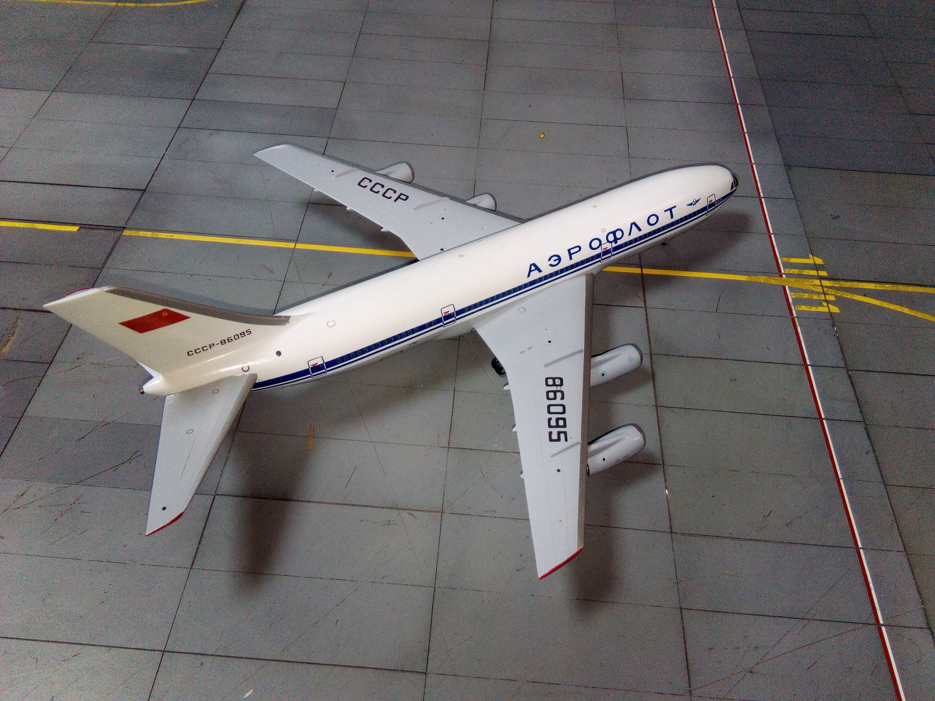 Ilyushin Il-86 Model Airplane: Aeroflot Livery, 1/200 Scale - Etsy