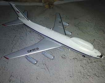 Modelo de avión Ilyushin Il-80: escala 1:200, construido desde cero